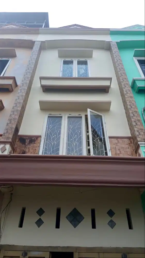 DISEWAKAN RUKO SEBERANG RS ROYAL PRIMA