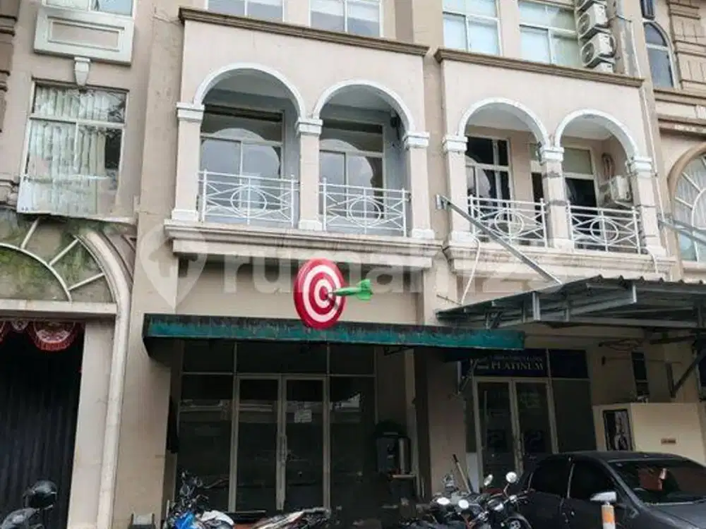 Parkiran Luas Ruko Blok RSA Grand Galaxy City #429