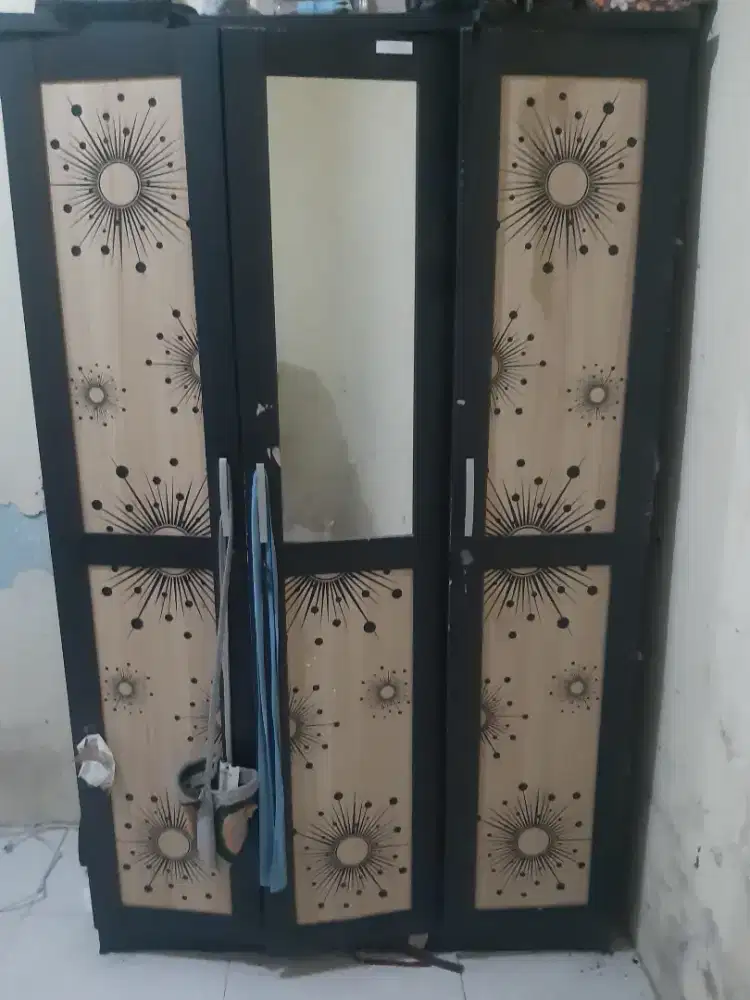 Lemari Bekas ONLY 150K AJA