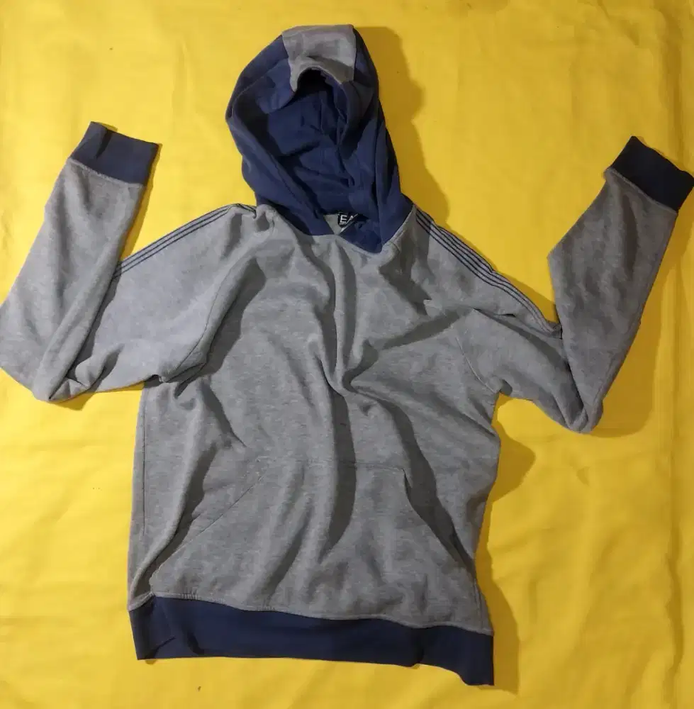 Sweater hoodie emporio armani preloved