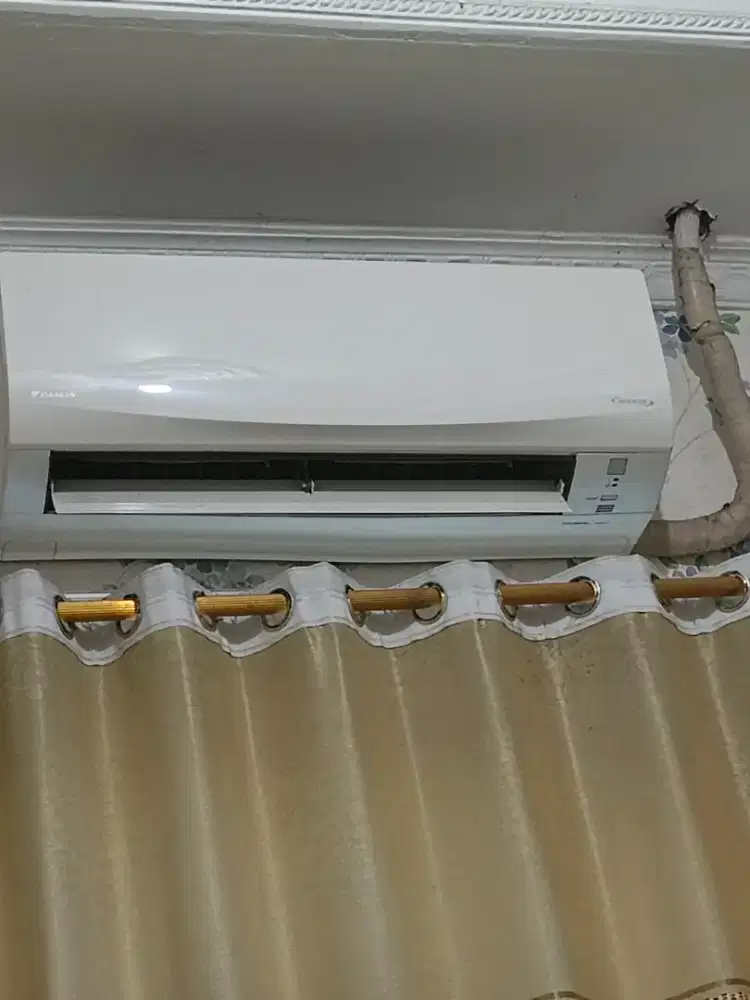 AC Daikin Inverter 2indoor 1outdoor