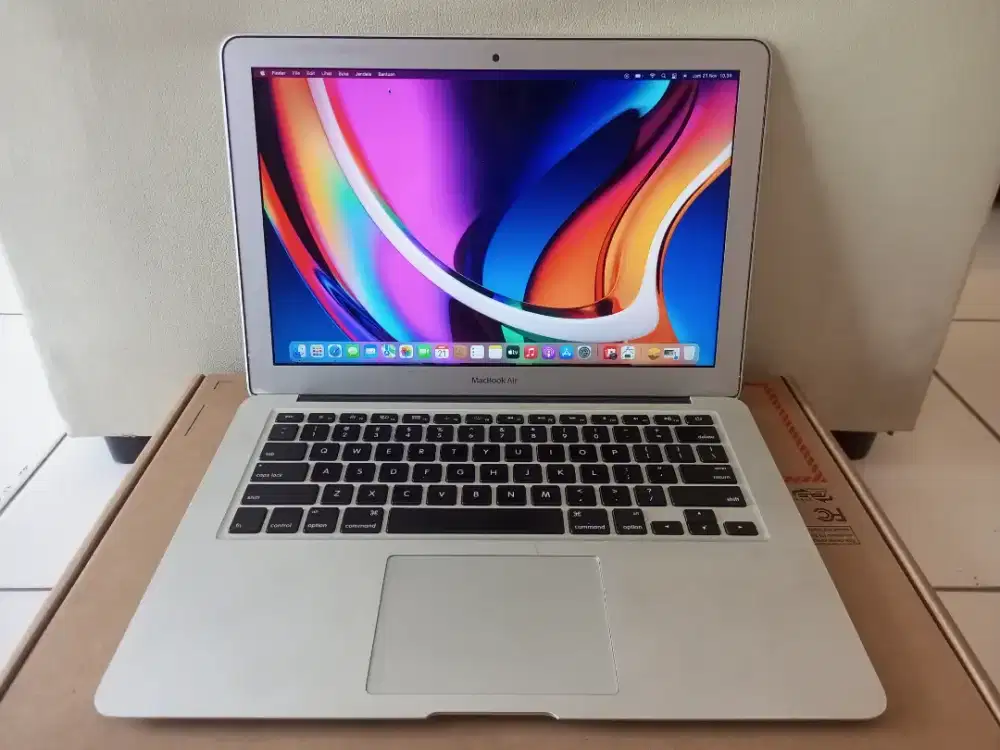 MacBook Air 2017 13 inch, Intel Core i5, RAM 8/256 GB