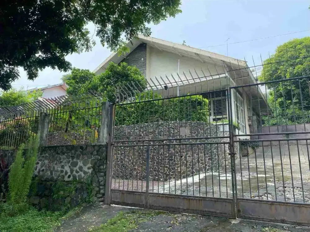 Rumah strategis di jalan raya siranda dekat simpang lima semarang cocok untuk usaha