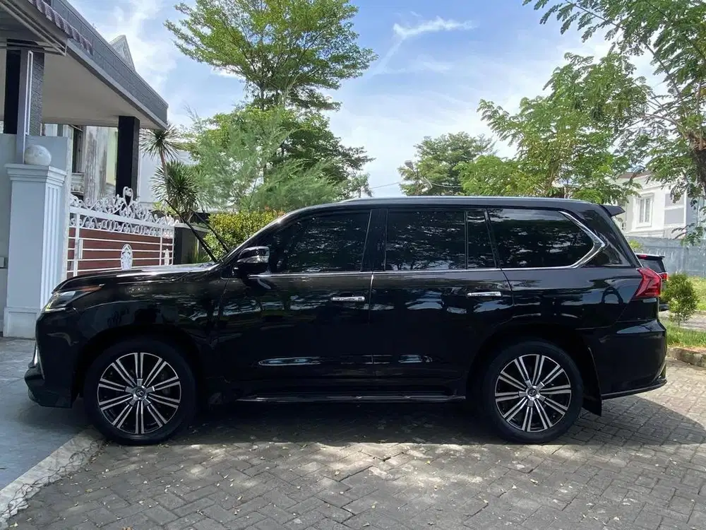 Lexus 2019 LX 570 Sport AT
