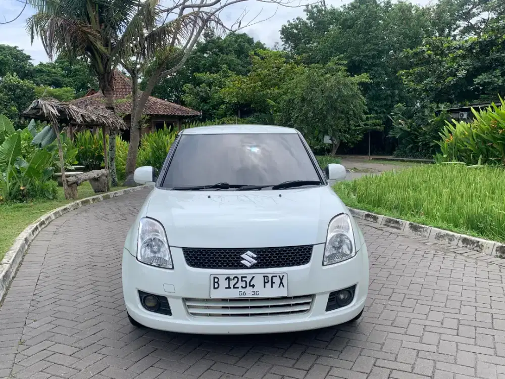 Suzuki Swift ST matic putih , bisa kredit , siap pakai