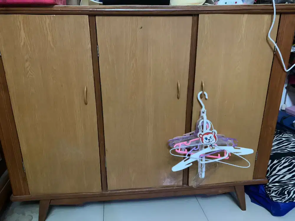 Lemari Pakaian kayu jati