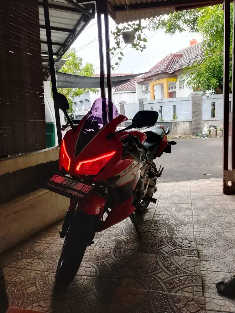 Honda CBR 150R tahun 2015