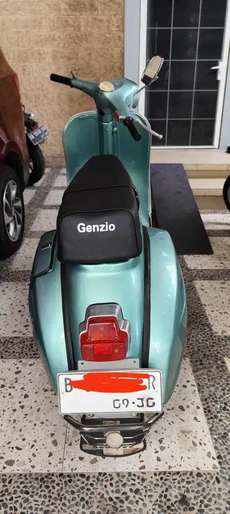 Vespa Super Tahun 1978, surat lengkap, pajak hidup, plat B Jakarta