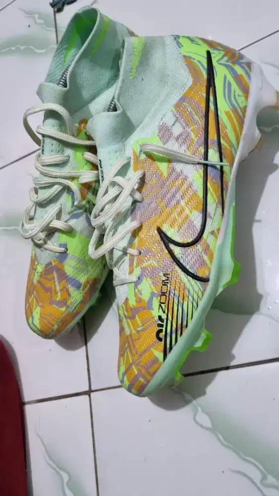 Sepatu bola nike airzom mercurial