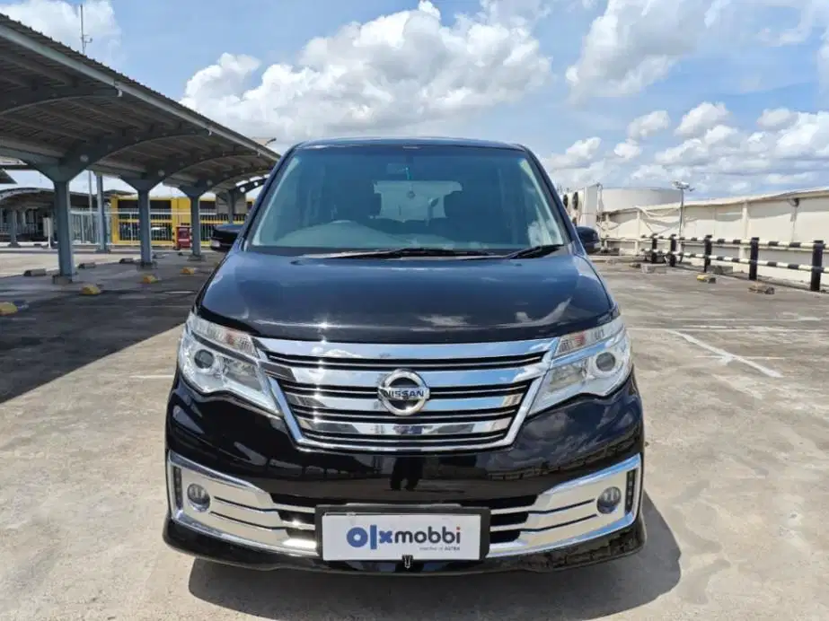 DP Rendah 10JT Nissan Serena 2.0 Highway Star Panoramic Bensin-AT 2015