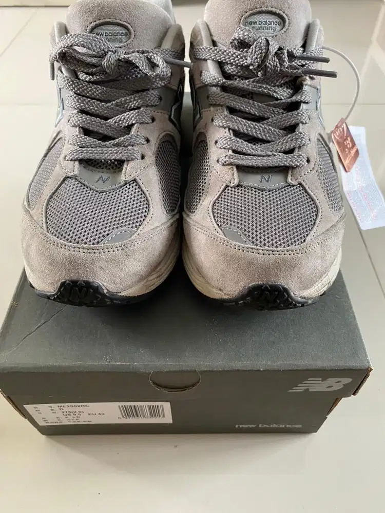 Sepatu New Balance 2002R Uk 43