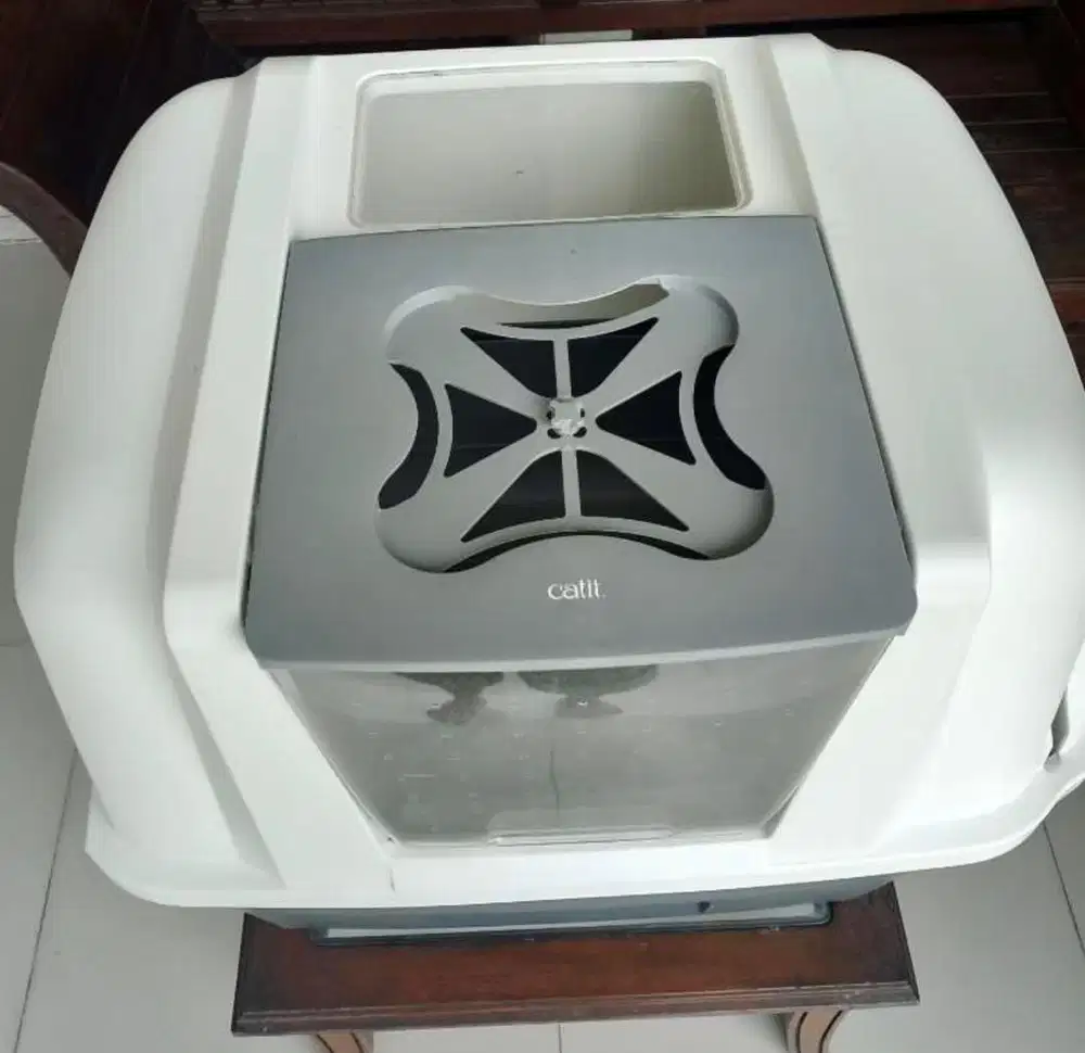 Bak pasir kucing semi otomatis