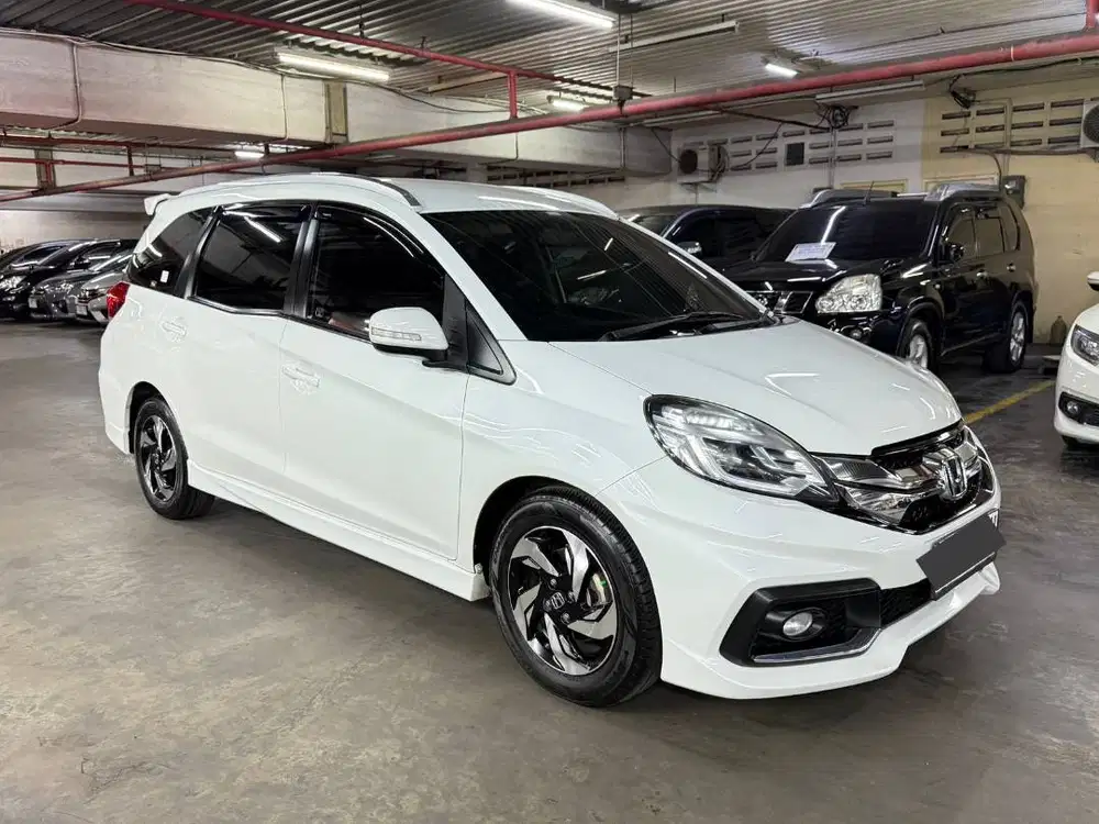 (LOW KM ) HONDA MOBILIO RS 2015
