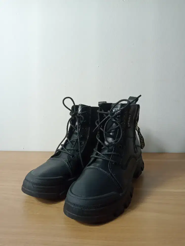 SEPATU SNEAKER BOOTS WANITA - HSC 2025