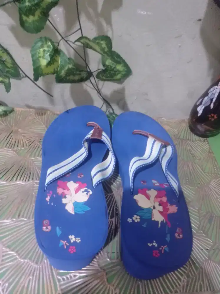 Sandal wanita sakroots