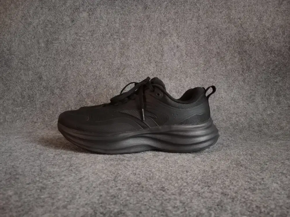 Sepatu running Anta size 42 full black