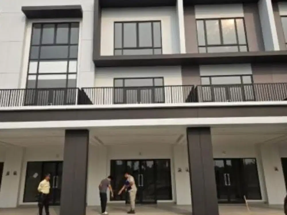 Disewakan cepat! Ruko Downtown drive Summarecon Serpong LT 5x18 LB 198M 3LANTAI 3KM  BELUM PERNAH PAKAI DARI BARU  KAWASAN RAMAI &SUDAH HIDUP 135jt/th