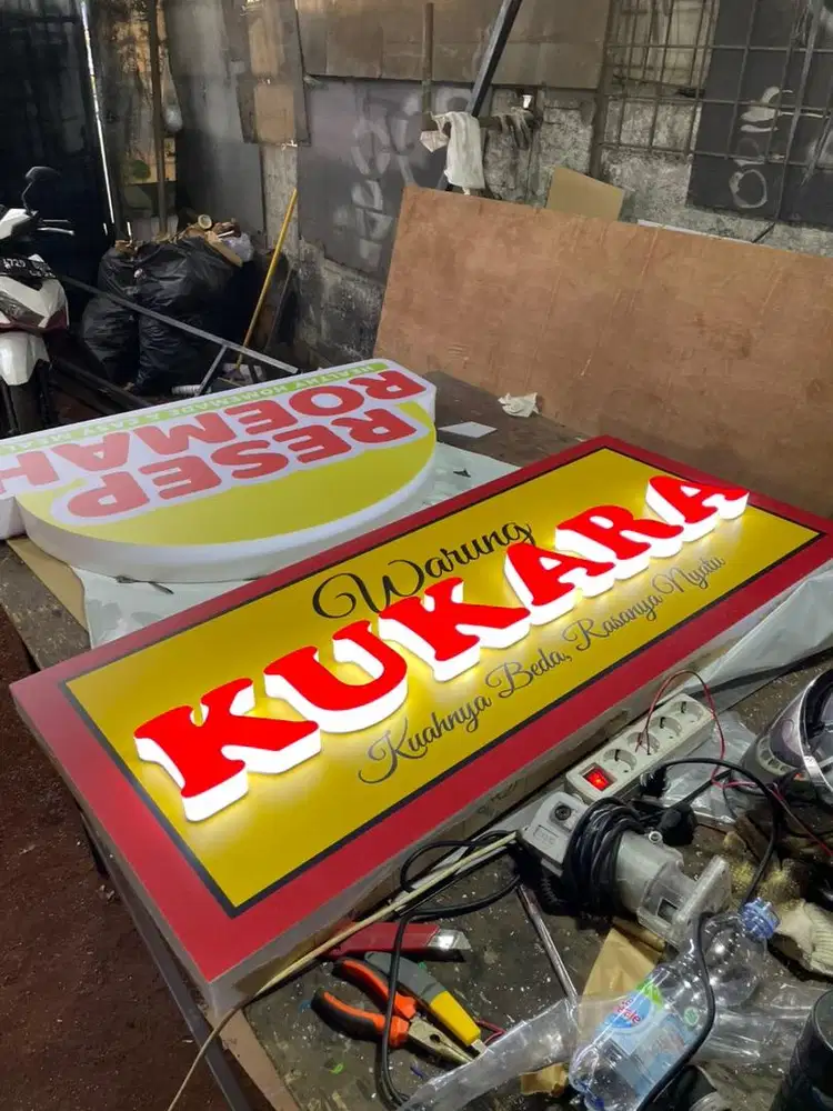 Ahlinya Neon box dan huruf timbul