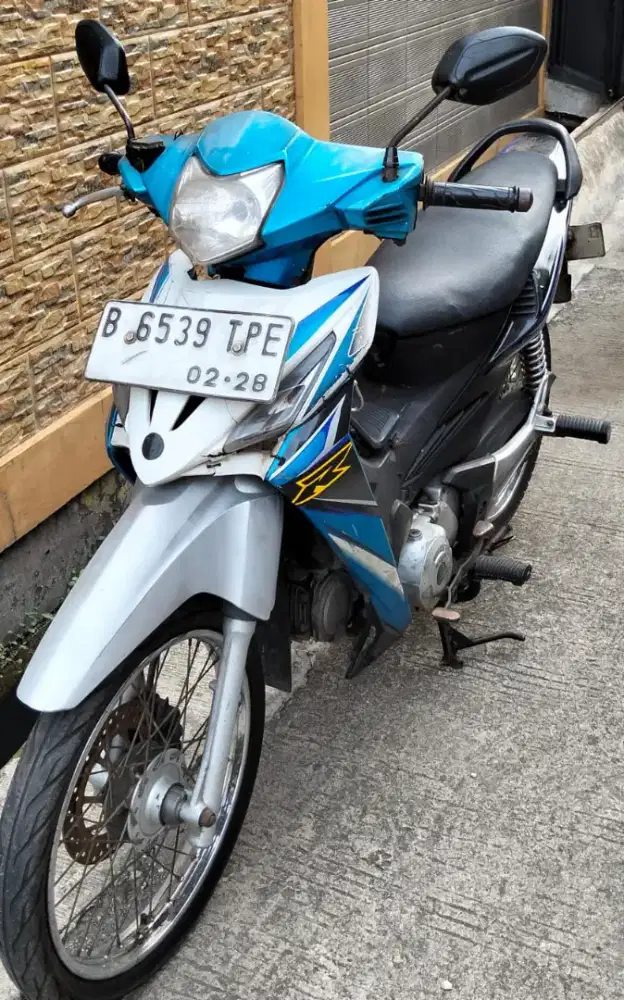 Revo jual cepat murah 4,7jt tidak nego,mesin halus,surat lengkap