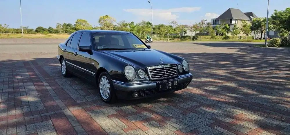 Mercedes Benz W210 New Eyes thn 1997 Elegance A/T ,Low KM 42RB asli