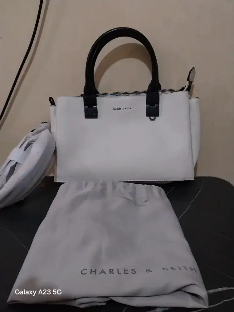 Di JUAL TAS CHARLES AND KEITH