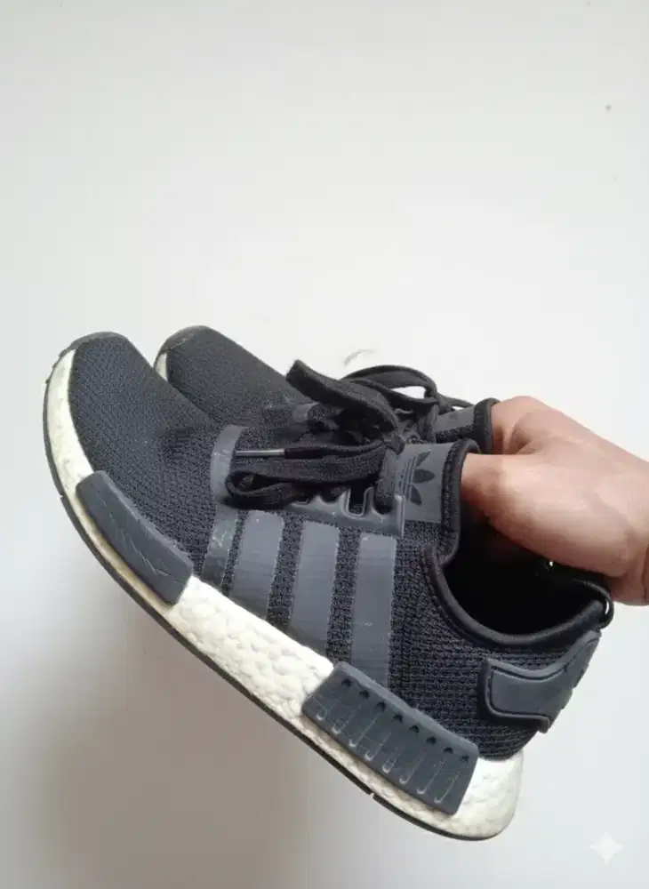 sepatu bekas sneaker bekas