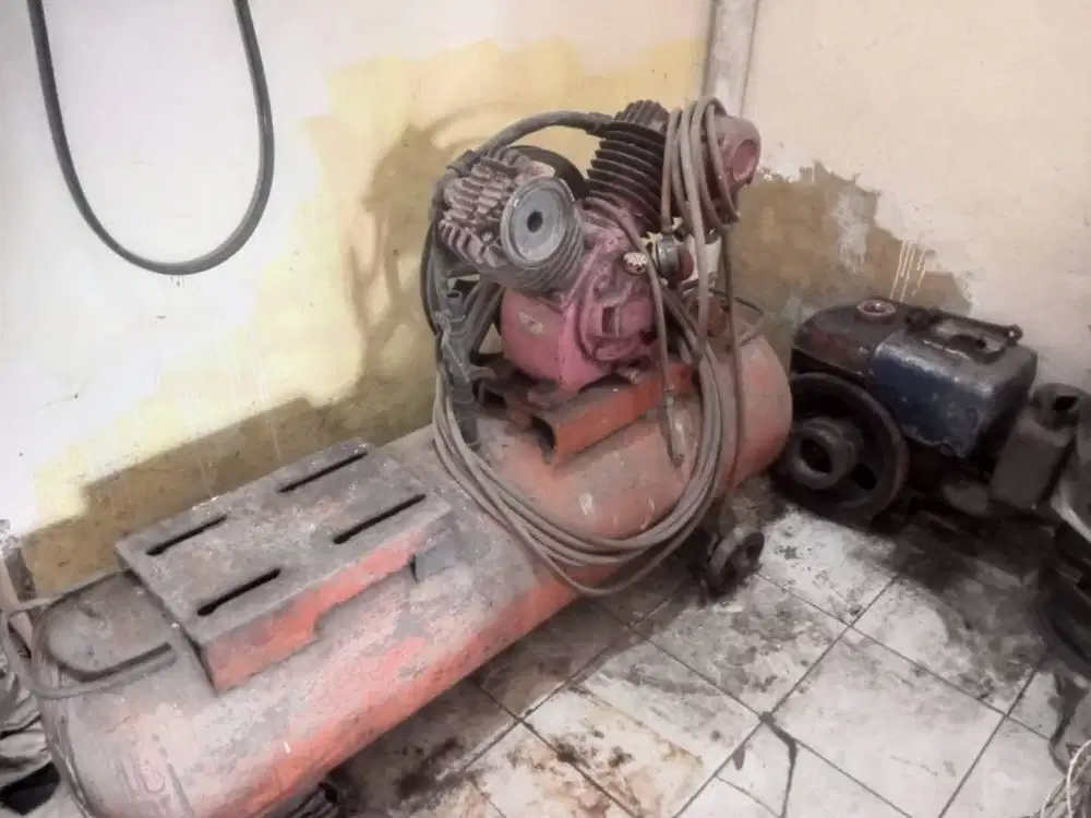 Jual Mesin Kompressor Kondisi apa adanya. Masih berjalan Normal.