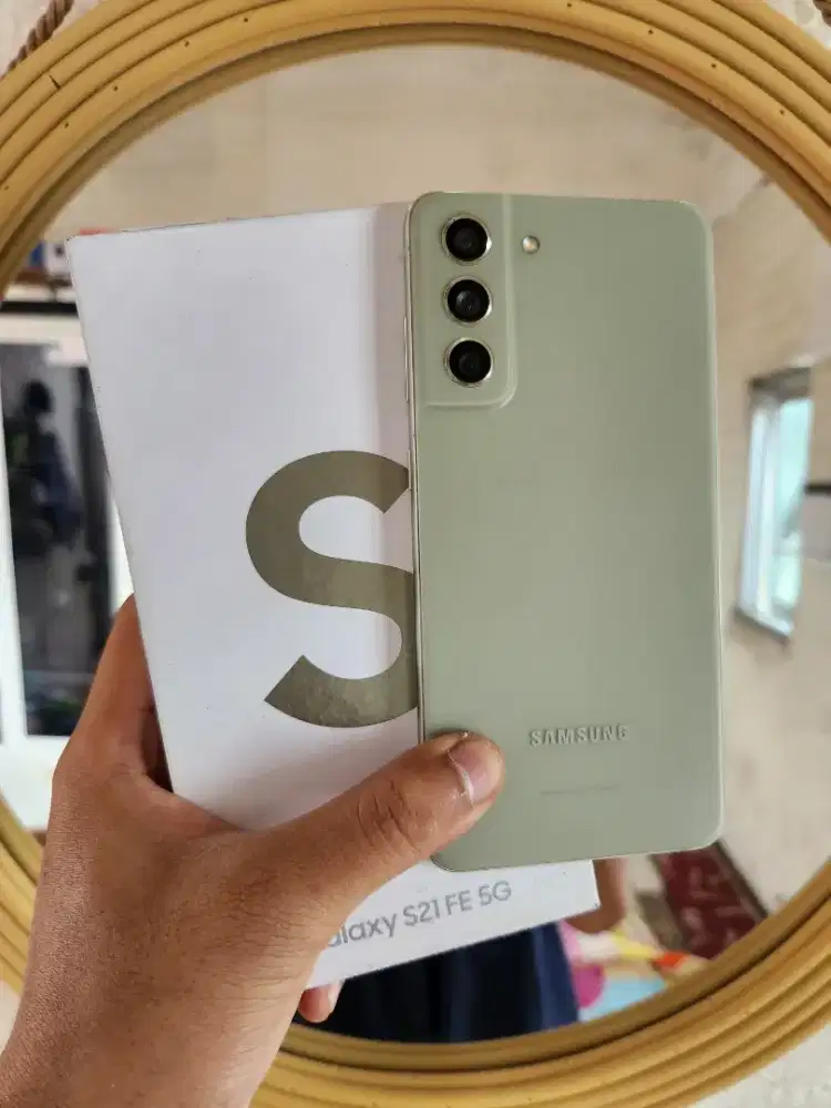 SAMSUNG S21 FE 5G 256GB OLIVE SECOND RESMI EX.SEIN (-garis sehelai)