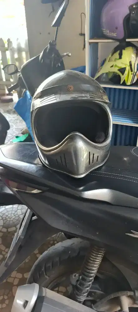 Helm cakil castom