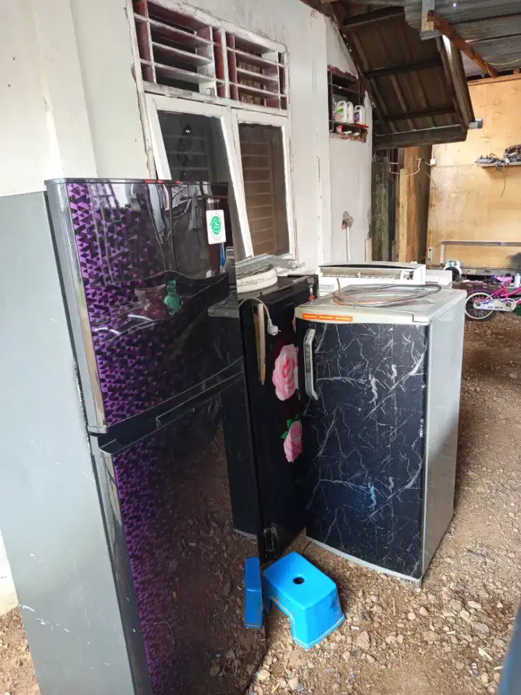 Tampung kulkas rusak