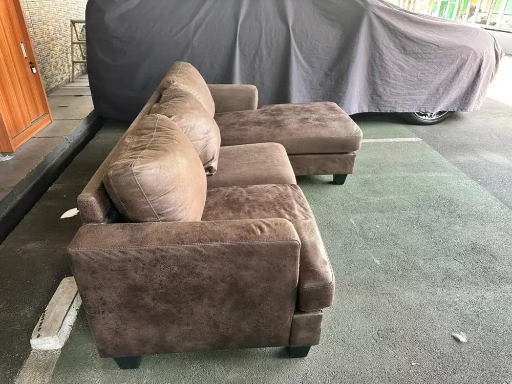 Louise sofa sudut coklat tua