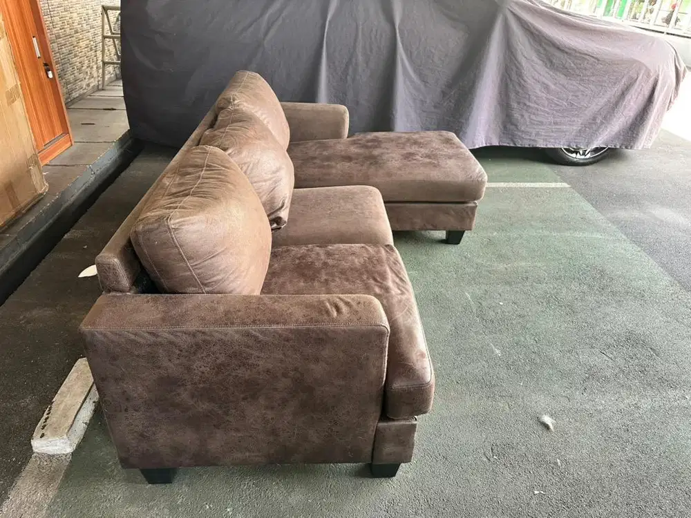 Louise sofa sudut coklat tua