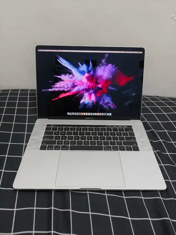 Macbook pro 15 inch 2017 i7 16gb/256gb dual vga murah