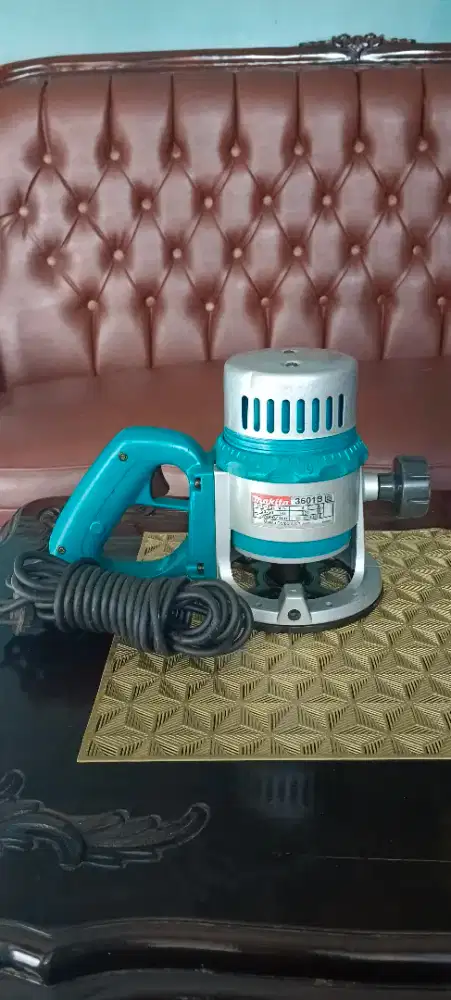 Mesin router profil makita 3601B