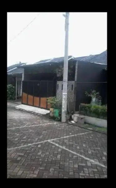 Rumah nyaman dengan lingkungan yang bagus  dan bersih disertai taman