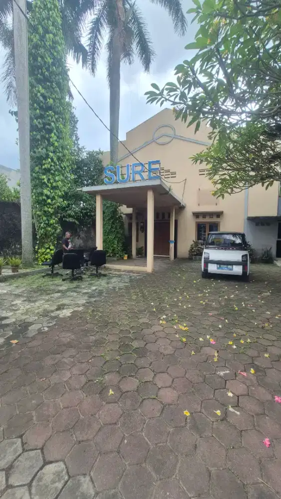 Jual cepat gedung + tanah SHM . di jln raya Binong Karawaci Tangerang