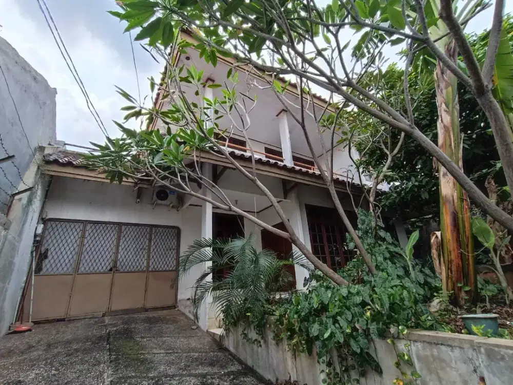 Dijual Rumah Bagus 2 Lantai Lokasi Strategis di Beji Depok