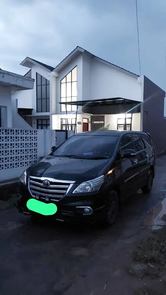 Innova V Luxury (2013)