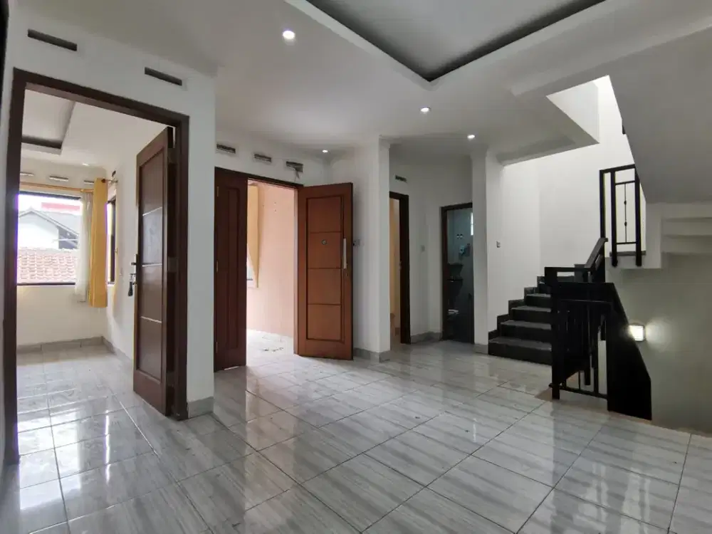 Rumah 3 lantai strategis dekat darrul tauhid gegerkalong - Bandung Utara