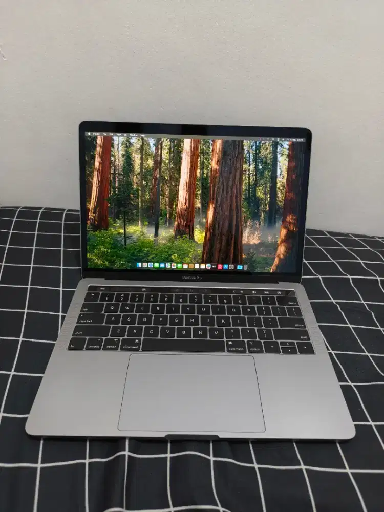 Macbook pro 13 inch 2019 i7 16gb/512gb cto murah