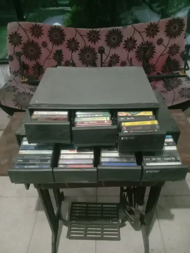 Kotak Tempat Kaset merek Viktor