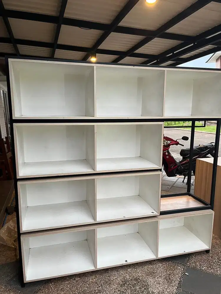 Rak, Meja Kasir, Meja Timbangan Ex Laundry