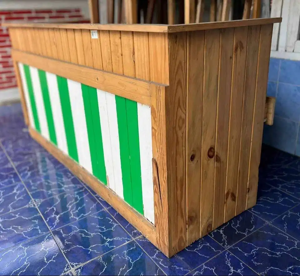(BU) Jual Meja Bar Kondisi Mulus