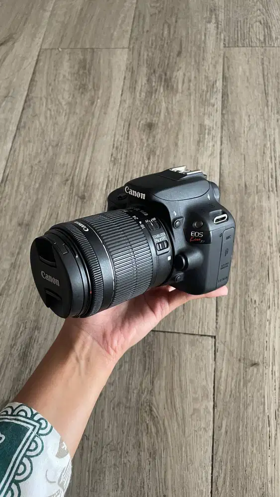 KAMERA CANON KISS X7 + KIT