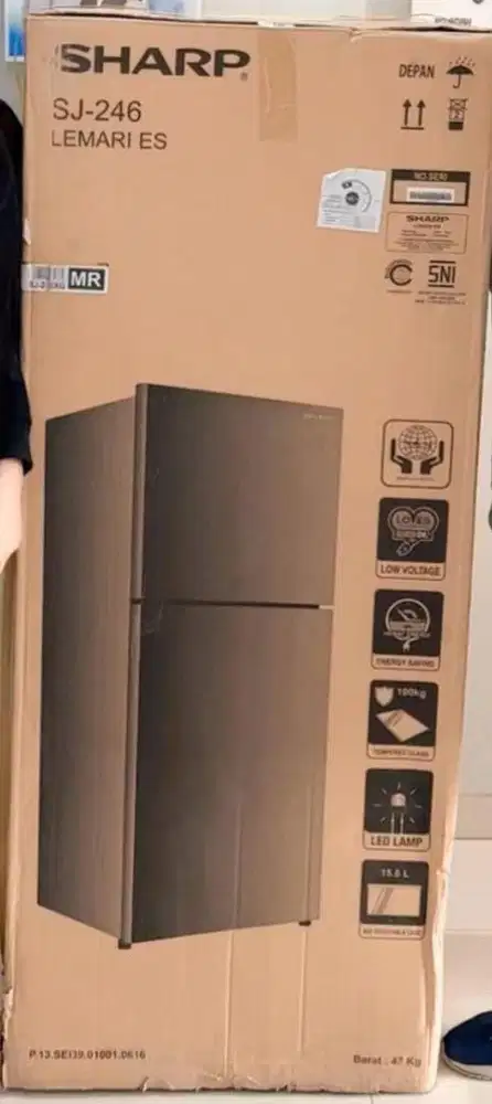 Dijual kulkas 2 pintu merk sharp masih ter segel