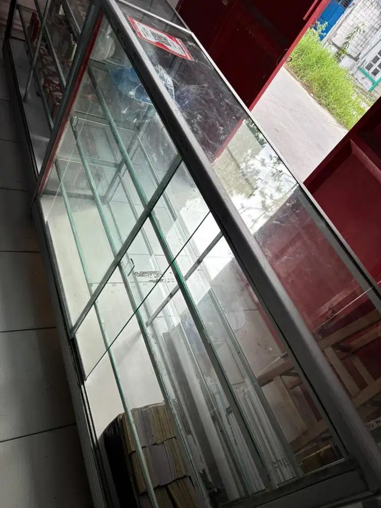 Etalase Kaca Panjang 1.5 M