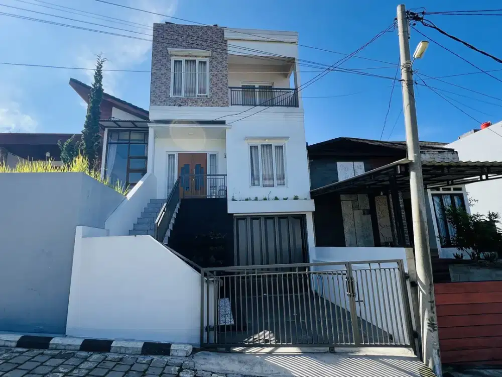 Rumah Villa Murah Lembang 3 Lantai 5 Kamar Tidur Dekat Dengan Park Zoo