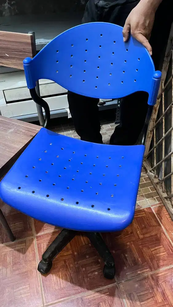 Kursi Kerja Hidrolik – Material Plastik, Kokoh & Praktis