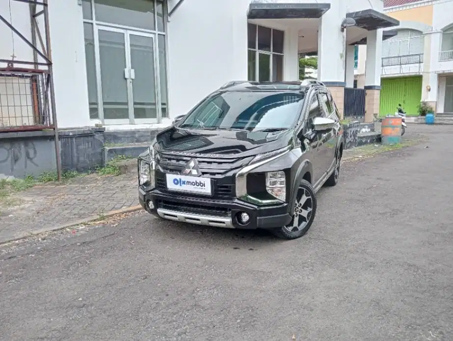 Like New - MITSUBISHI XPANDER 1.5 CROSS BENSIN M/T 2022 HITAM