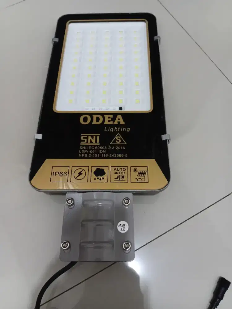 Lampu jalan tenaga surya